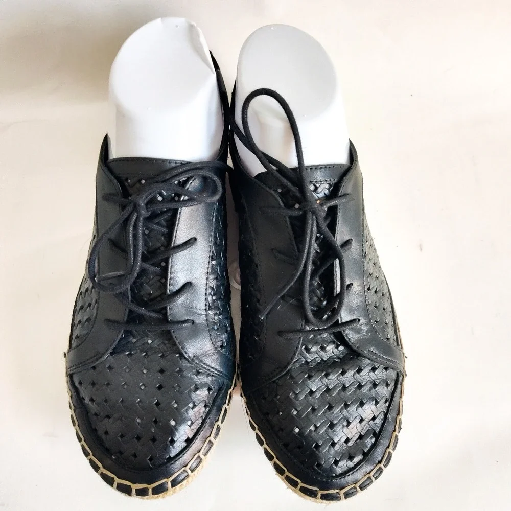 Vince Camuto Espadrilles Flats 7.5 Black Perforated Leather Laser‎ Cut Lace Up